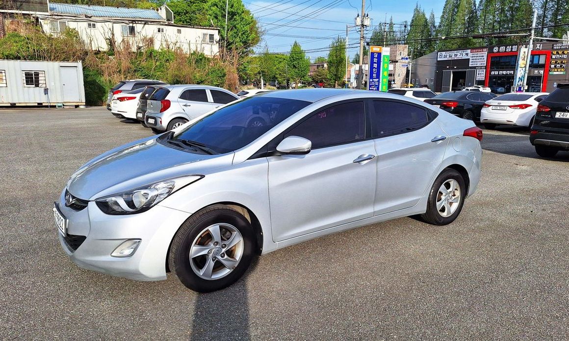 Hyundai AVANTE 2011