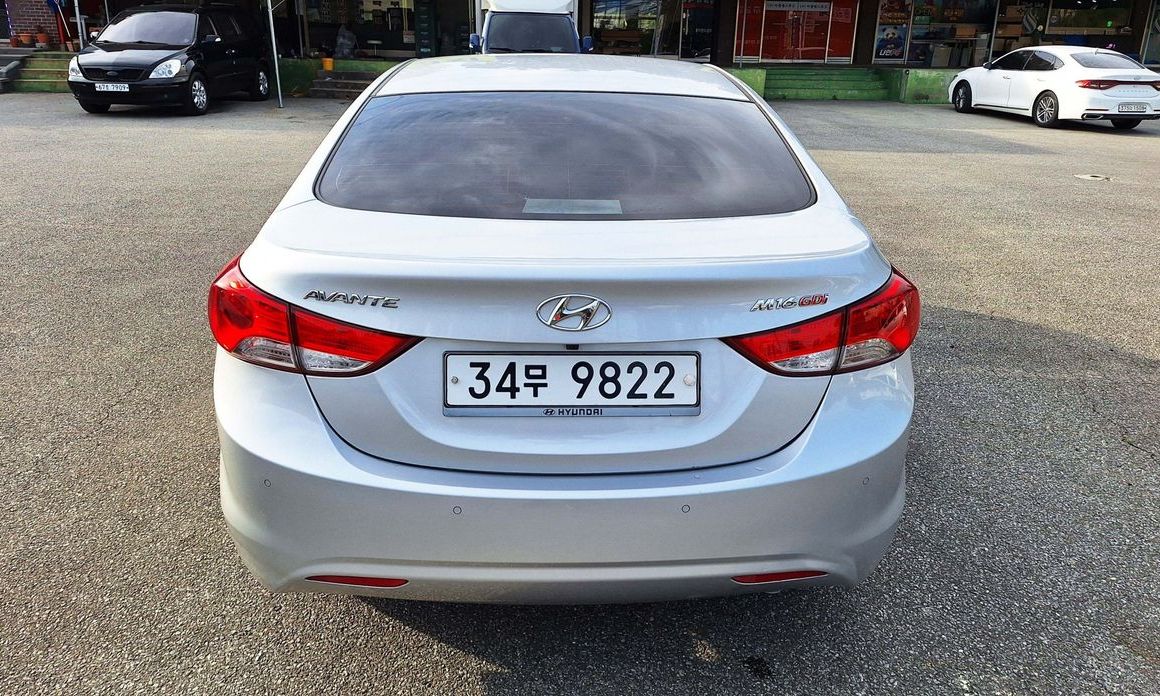 Hyundai AVANTE 2011
