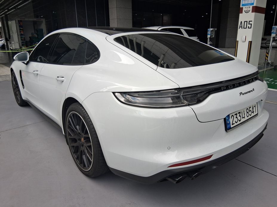 Porsche Panamera 2023