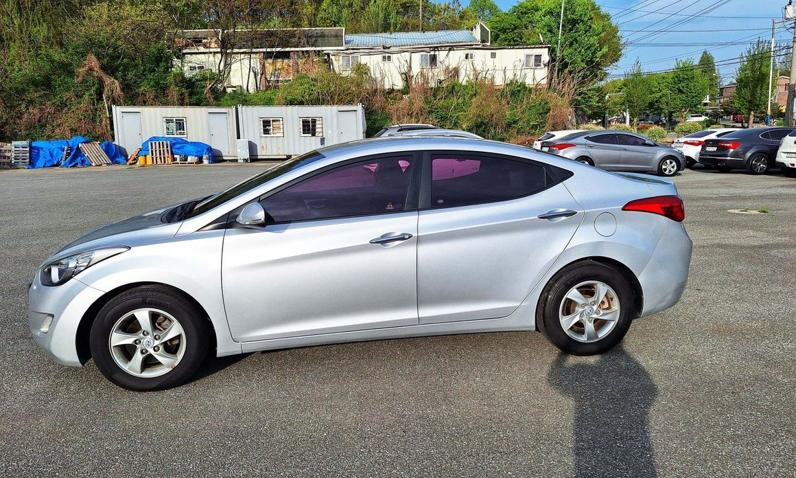 Hyundai AVANTE 2011