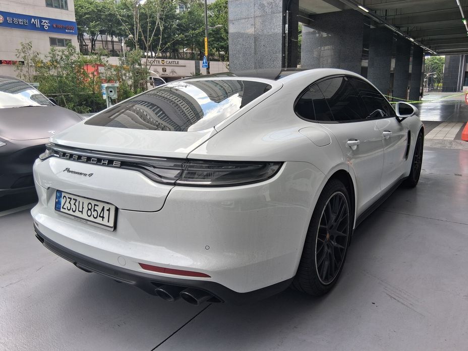 Porsche Panamera 2023