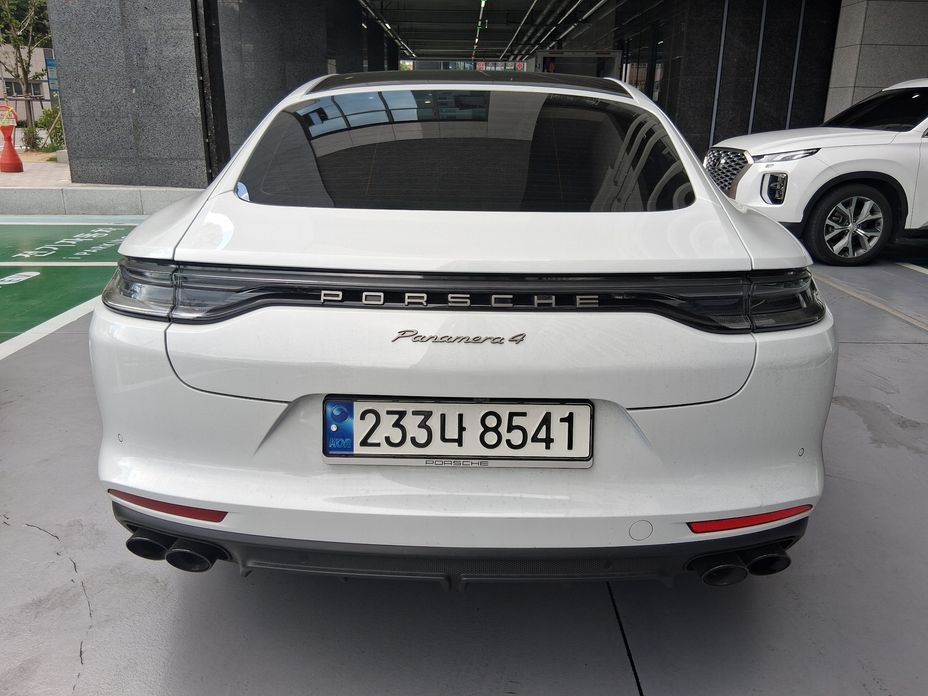 Porsche Panamera 2023