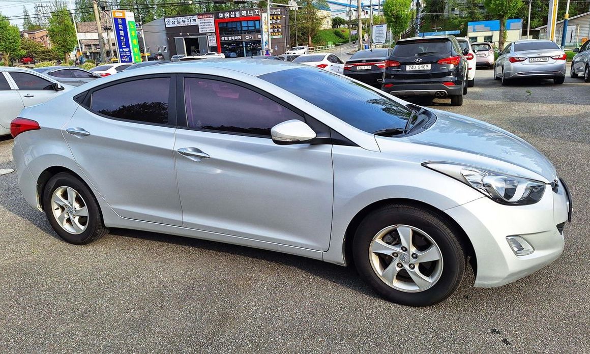 Hyundai AVANTE 2011