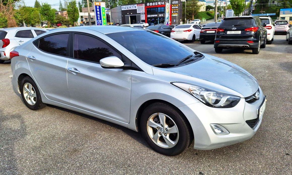 Hyundai AVANTE 2011