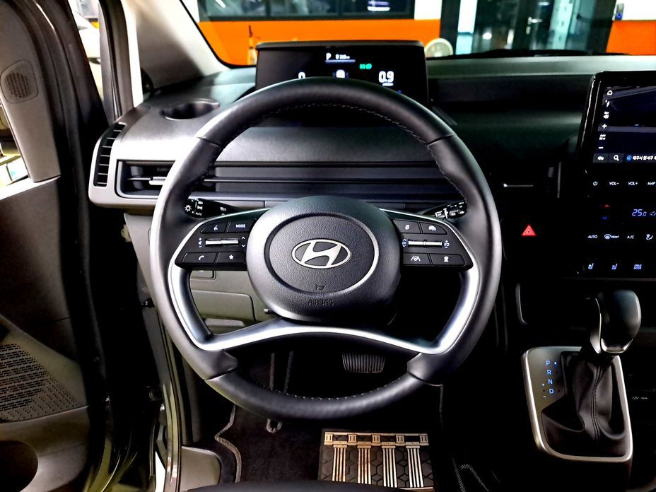 Hyundai Staria 2025