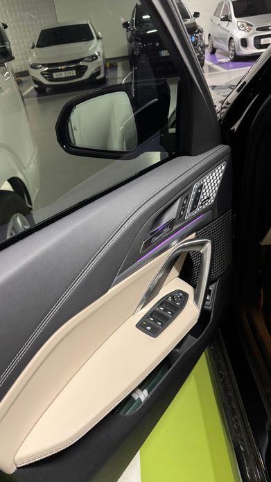 BMW iX1 2025