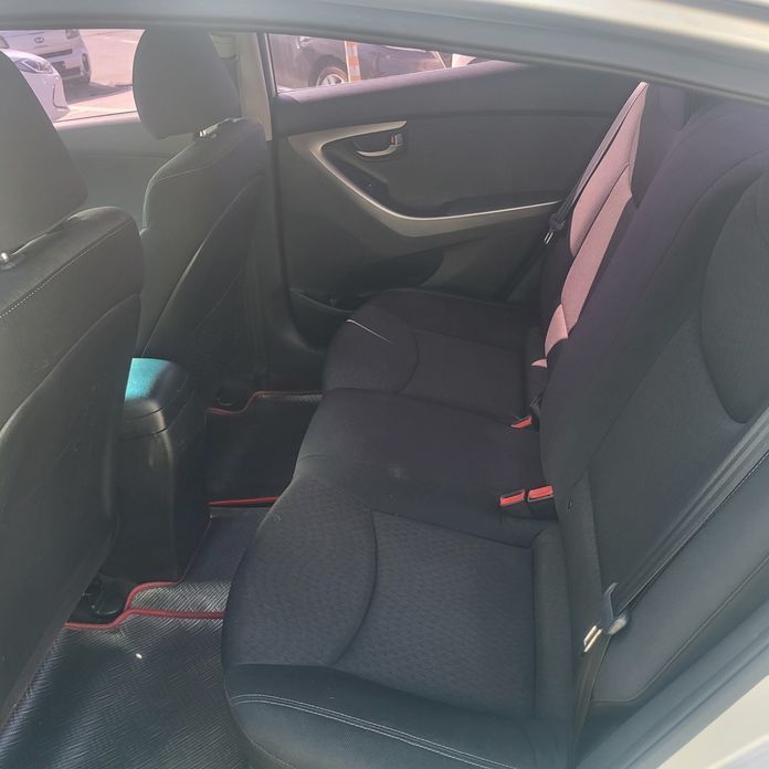 Hyundai AVANTE 2011