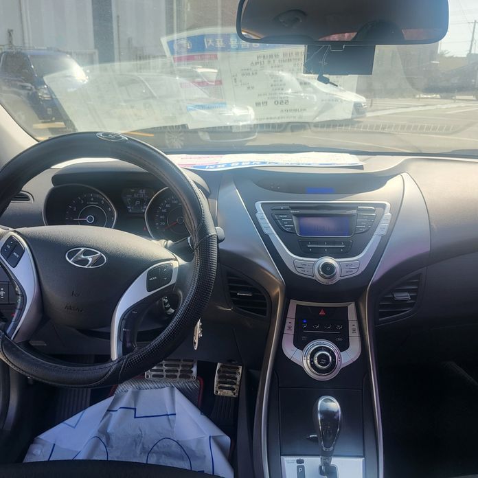 Hyundai AVANTE 2011