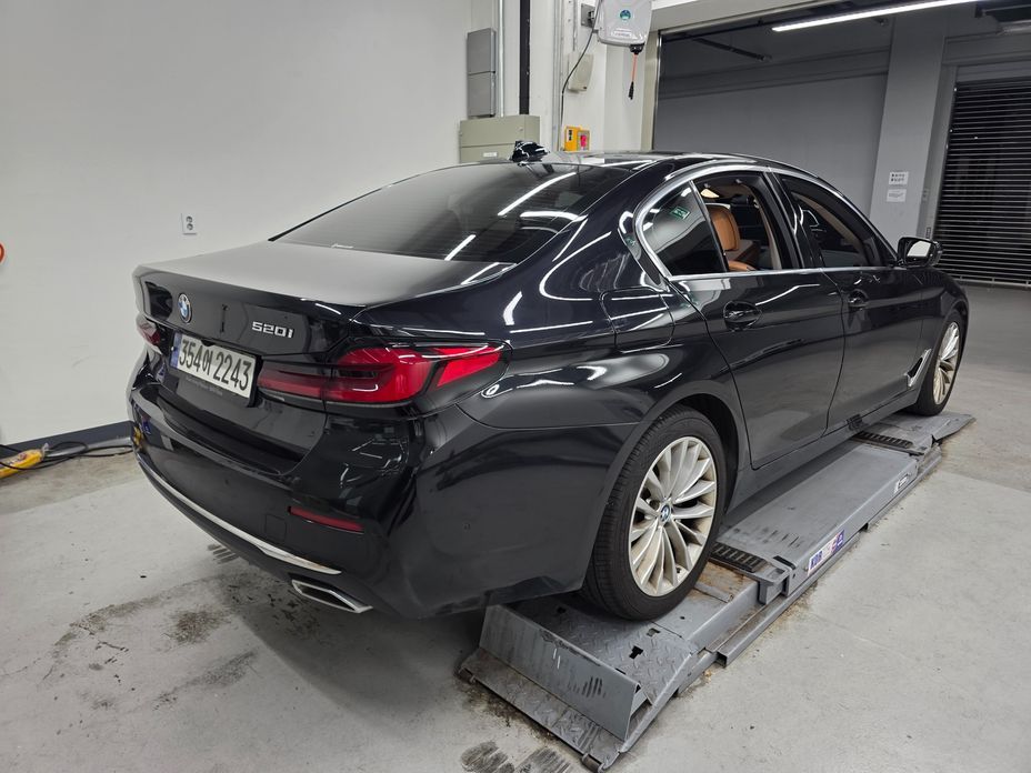 BMW 5-Series 2022