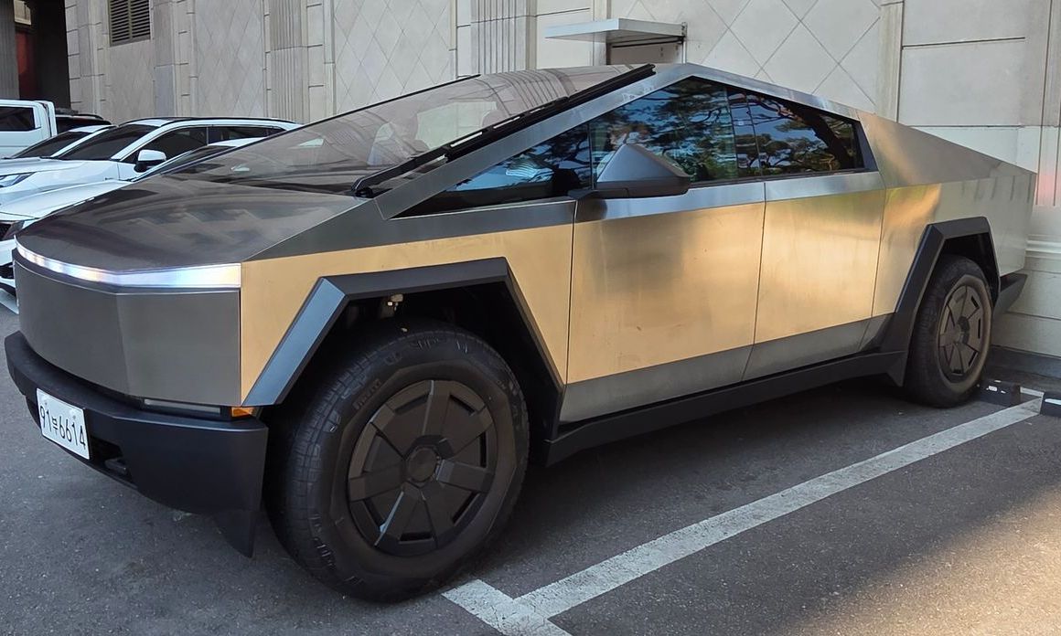 Tesla Cybertruck 2026