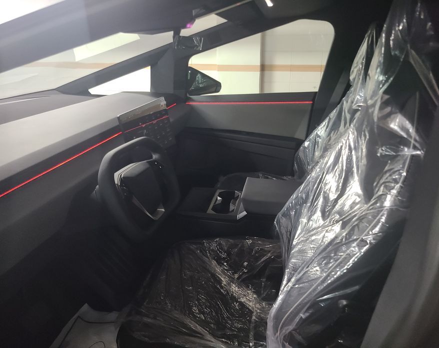 Tesla Cybertruck 2026