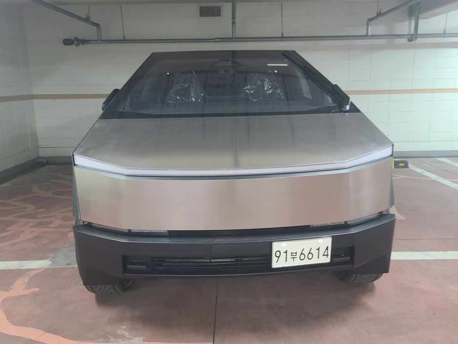 Tesla Cybertruck 2026