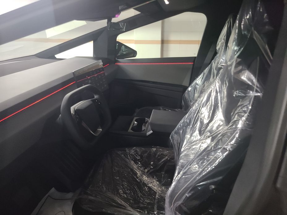 Tesla Cybertruck 2026