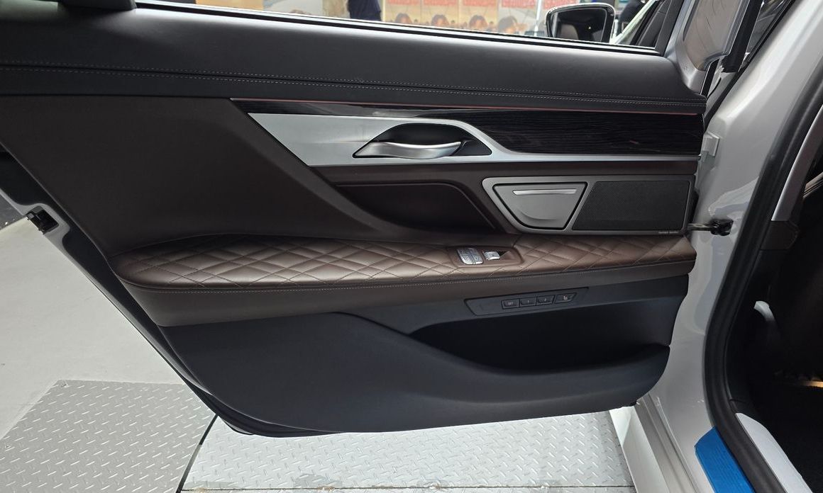 BMW 7-Series 2021