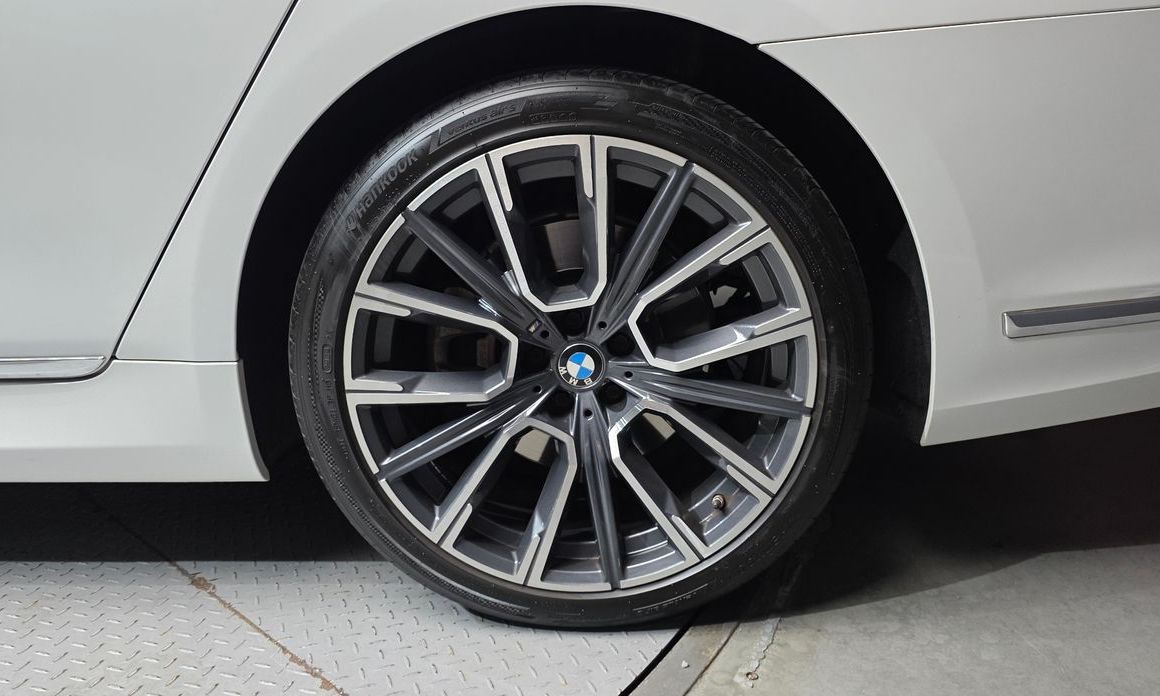 BMW 7-Series 2021