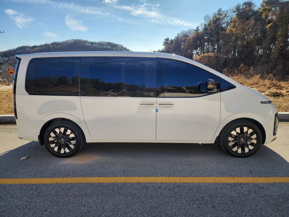Hyundai Staria 2025
