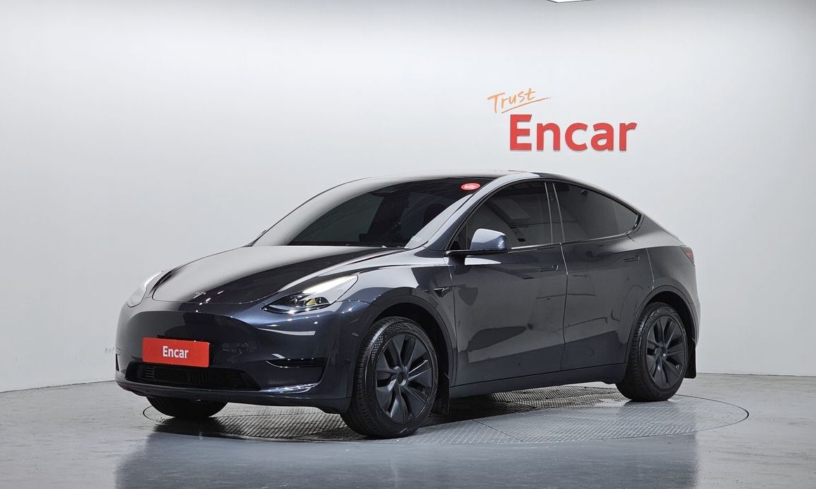 Tesla Model Y 2025