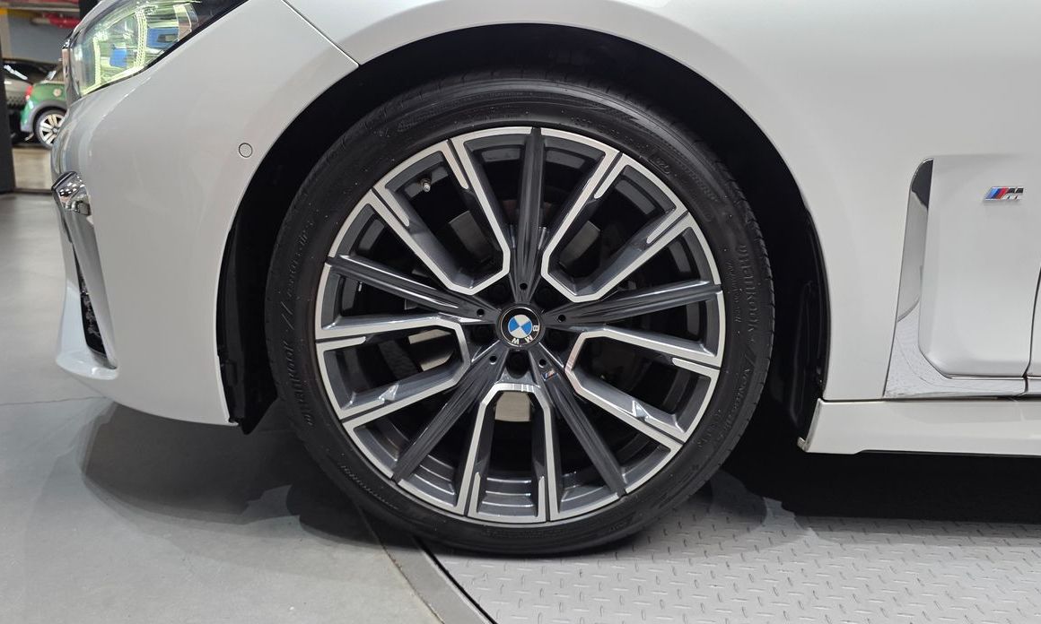 BMW 7-Series 2021