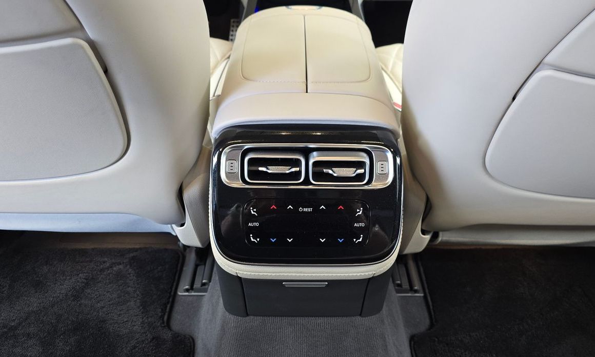Mercedes-Benz S-Class 2023