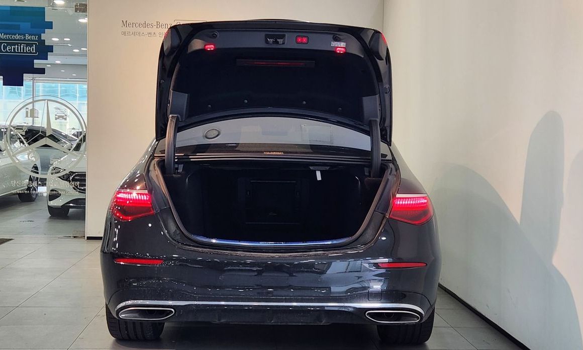 Mercedes-Benz S-Class 2025