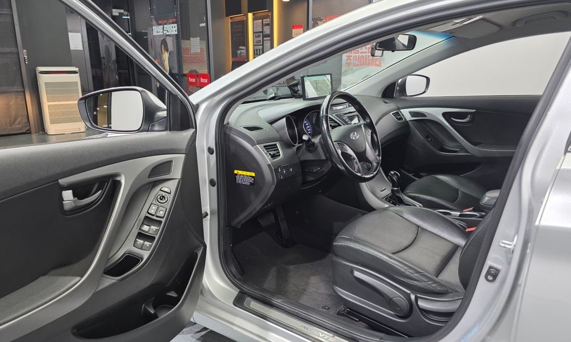 Hyundai AVANTE 2015