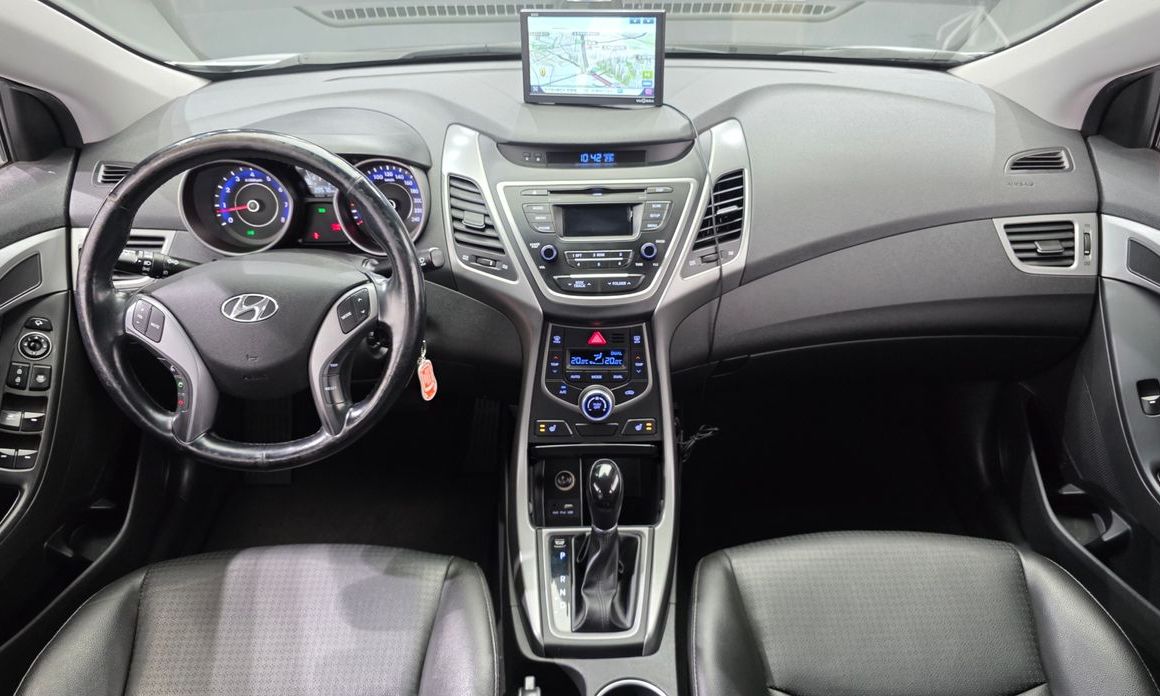 Hyundai AVANTE 2015