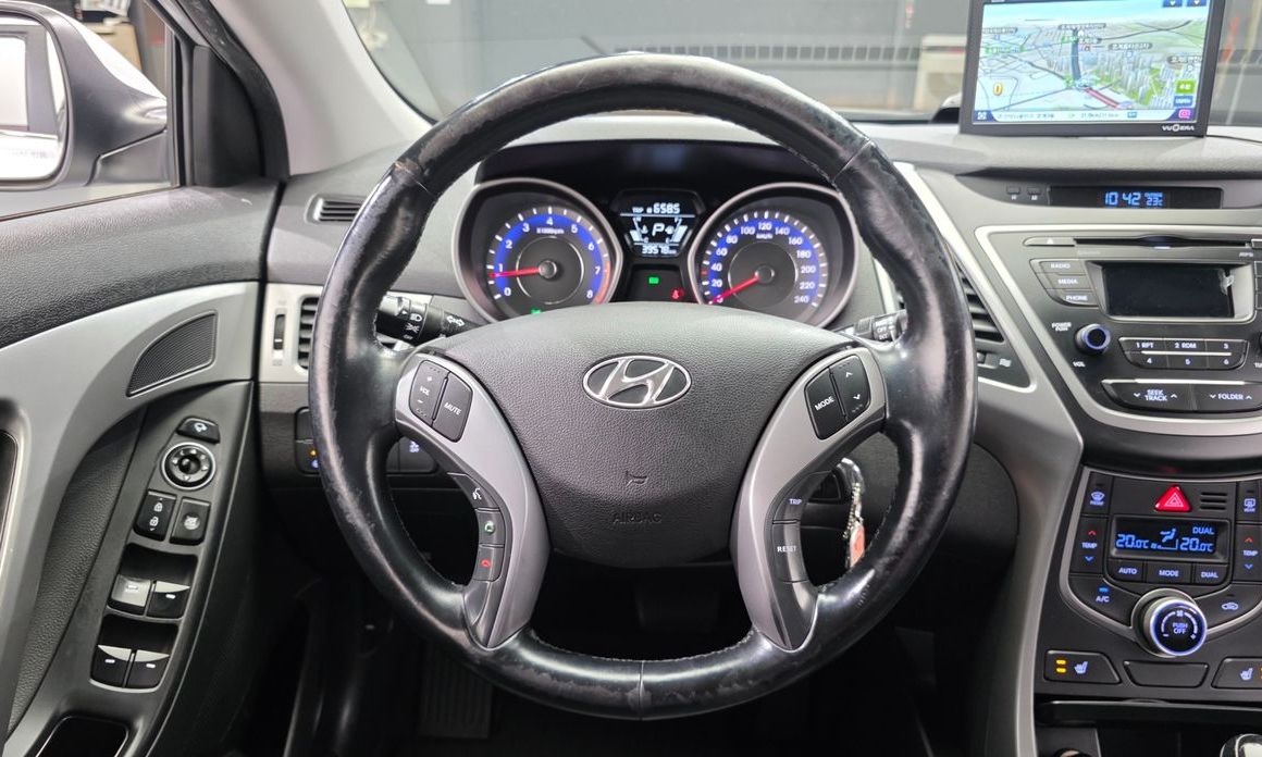 Hyundai AVANTE 2015