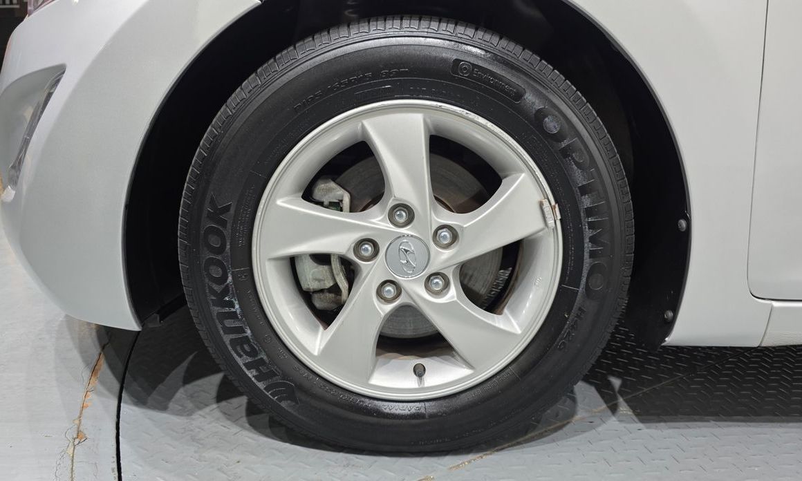 Hyundai AVANTE 2015