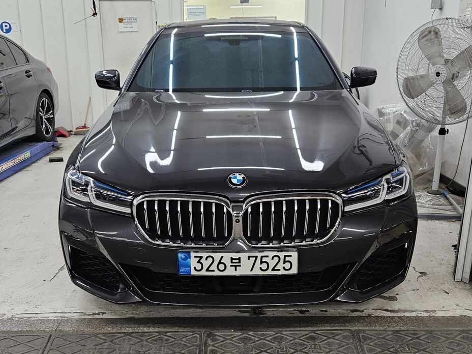 BMW 5-Series 2023