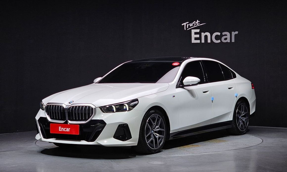 BMW 5-Series 2024