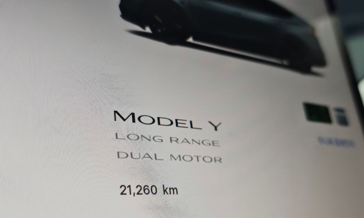 Tesla Model Y 2025