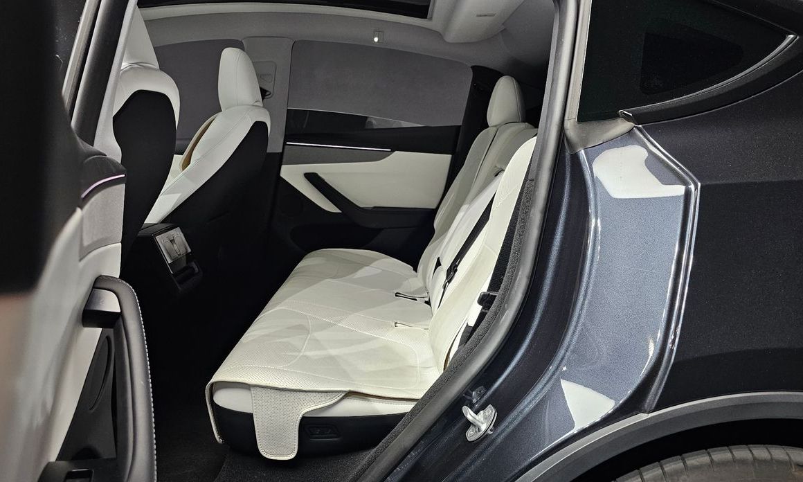 Tesla Model Y 2025