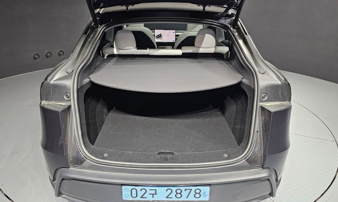 Tesla Model Y 2025