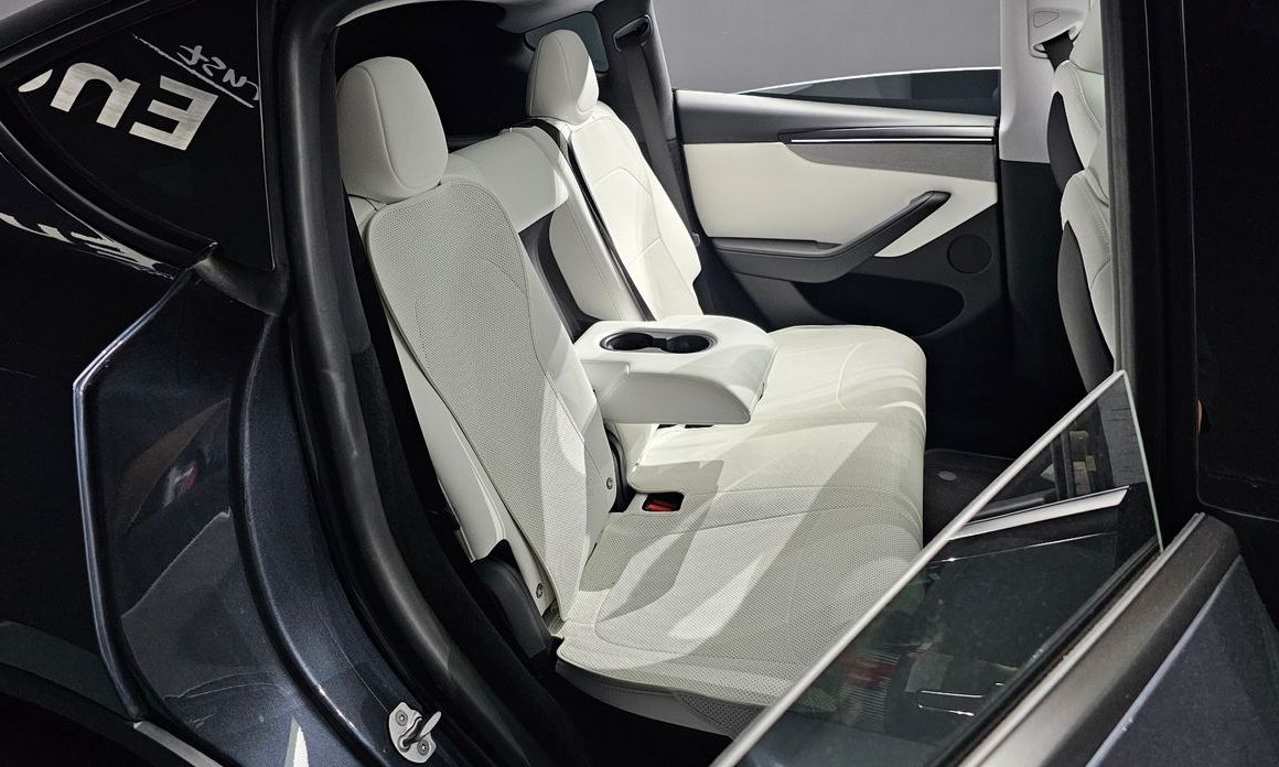 Tesla Model Y 2025