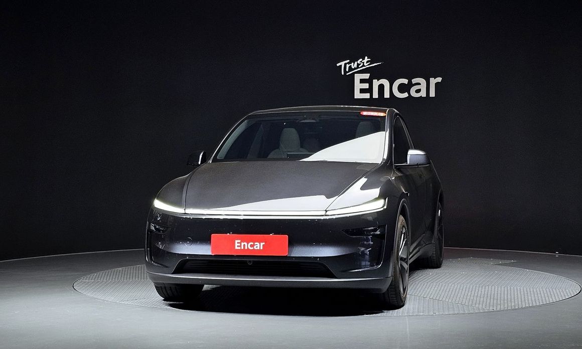 Tesla Model Y 2025