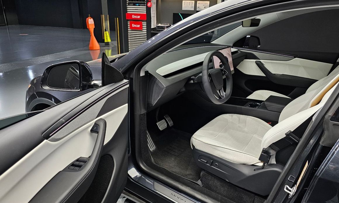 Tesla Model Y 2025