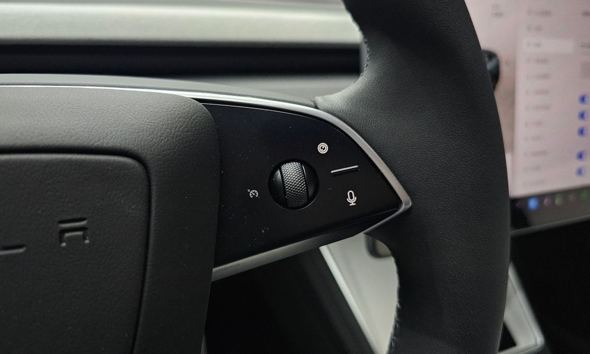 Tesla Model Y 2025