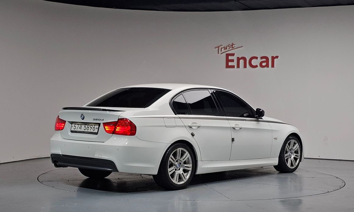 BMW 3-Series 2011