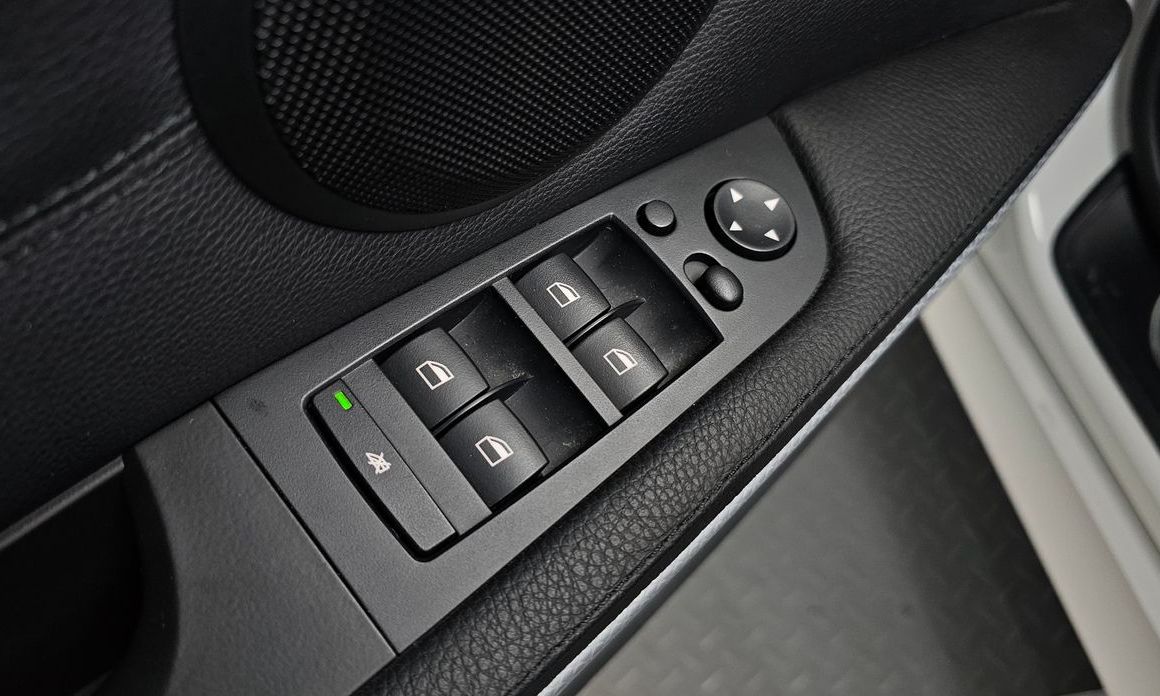 BMW 3-Series 2011