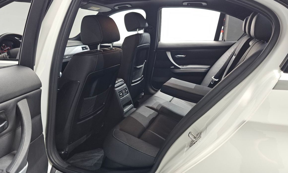 BMW 3-Series 2011