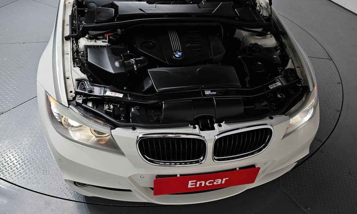 BMW 3-Series 2011