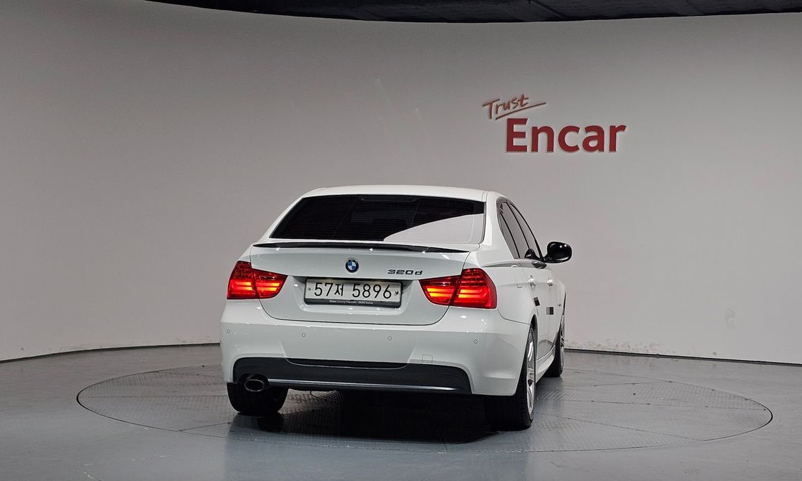 BMW 3-Series 2011