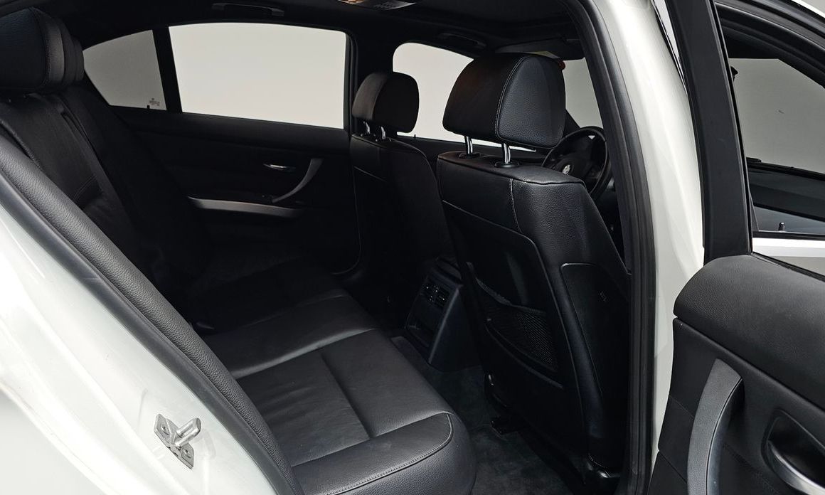 BMW 3-Series 2011