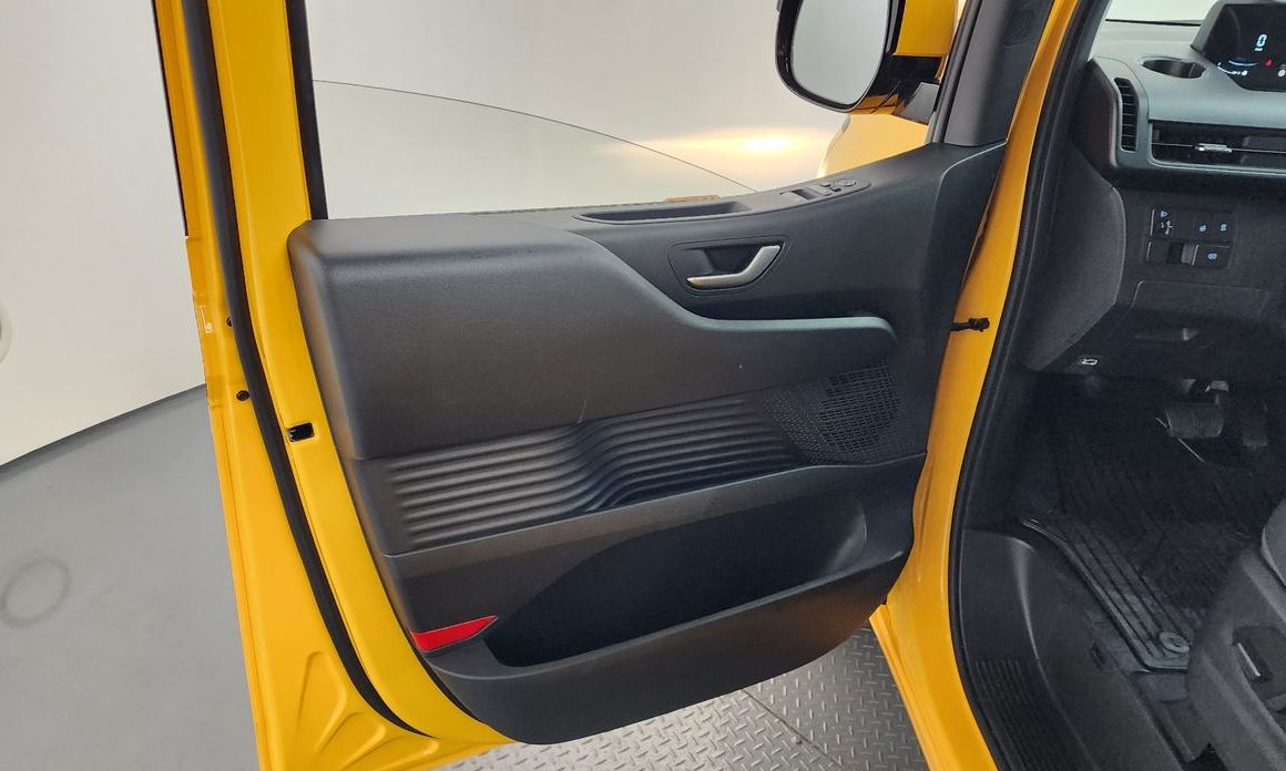 Hyundai Staria 2025