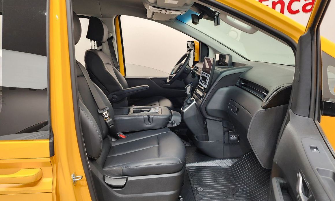 Hyundai Staria 2025