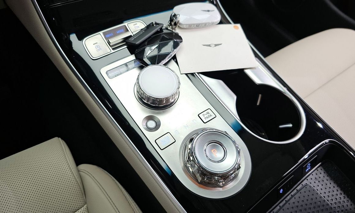 Genesis GV70 2025