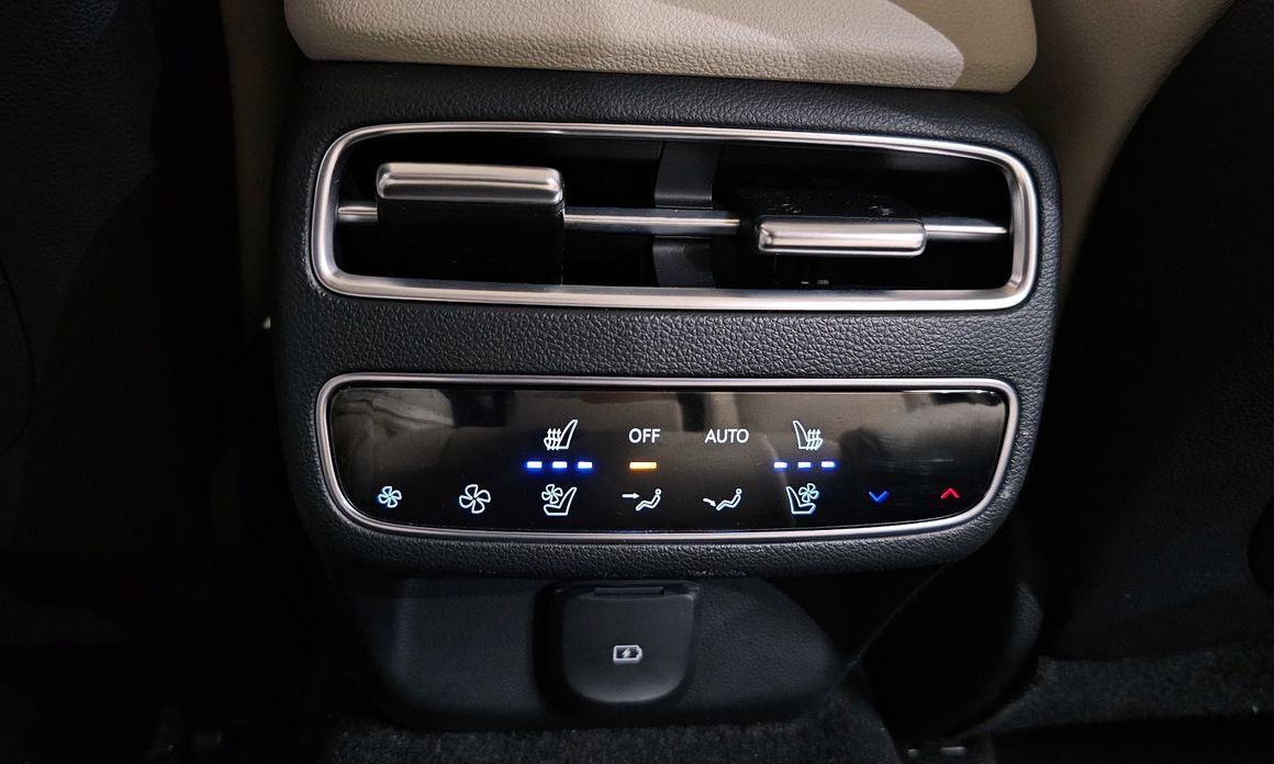 Genesis GV70 2025