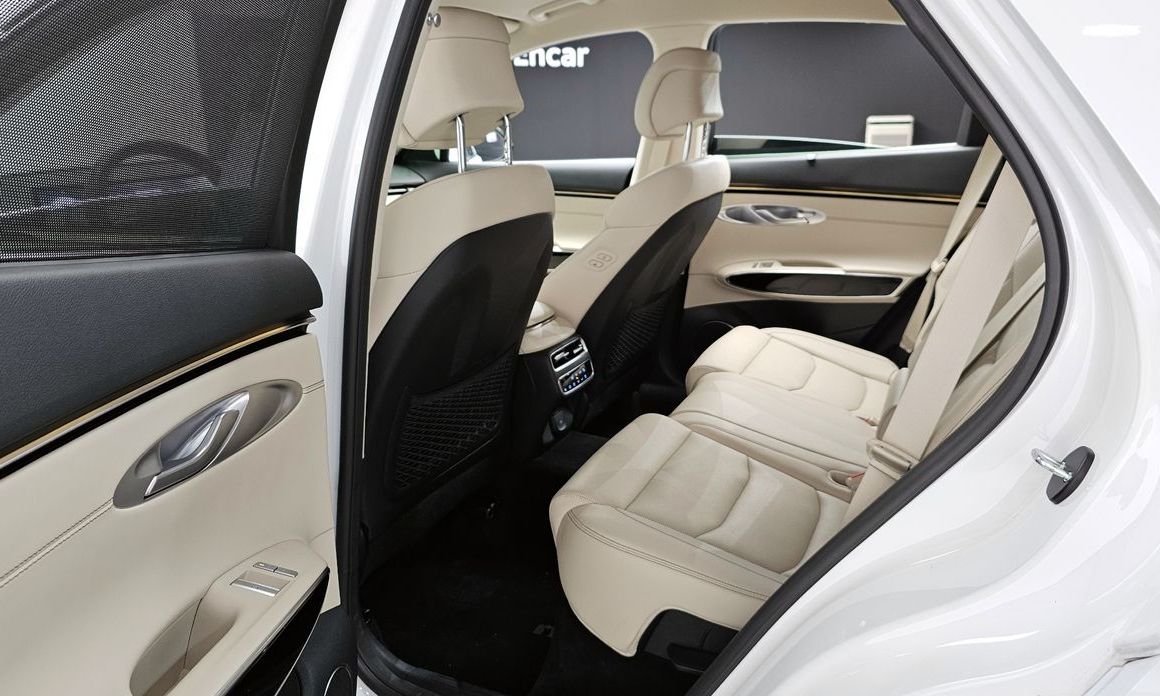 Genesis GV70 2025