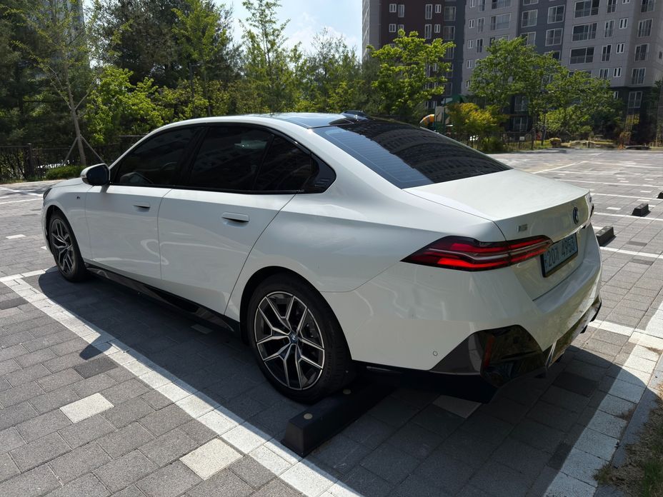 BMW i5 2024