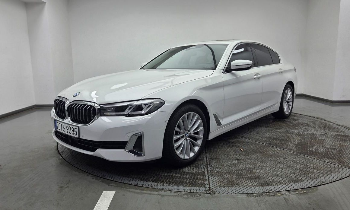 BMW 5-Series 2023